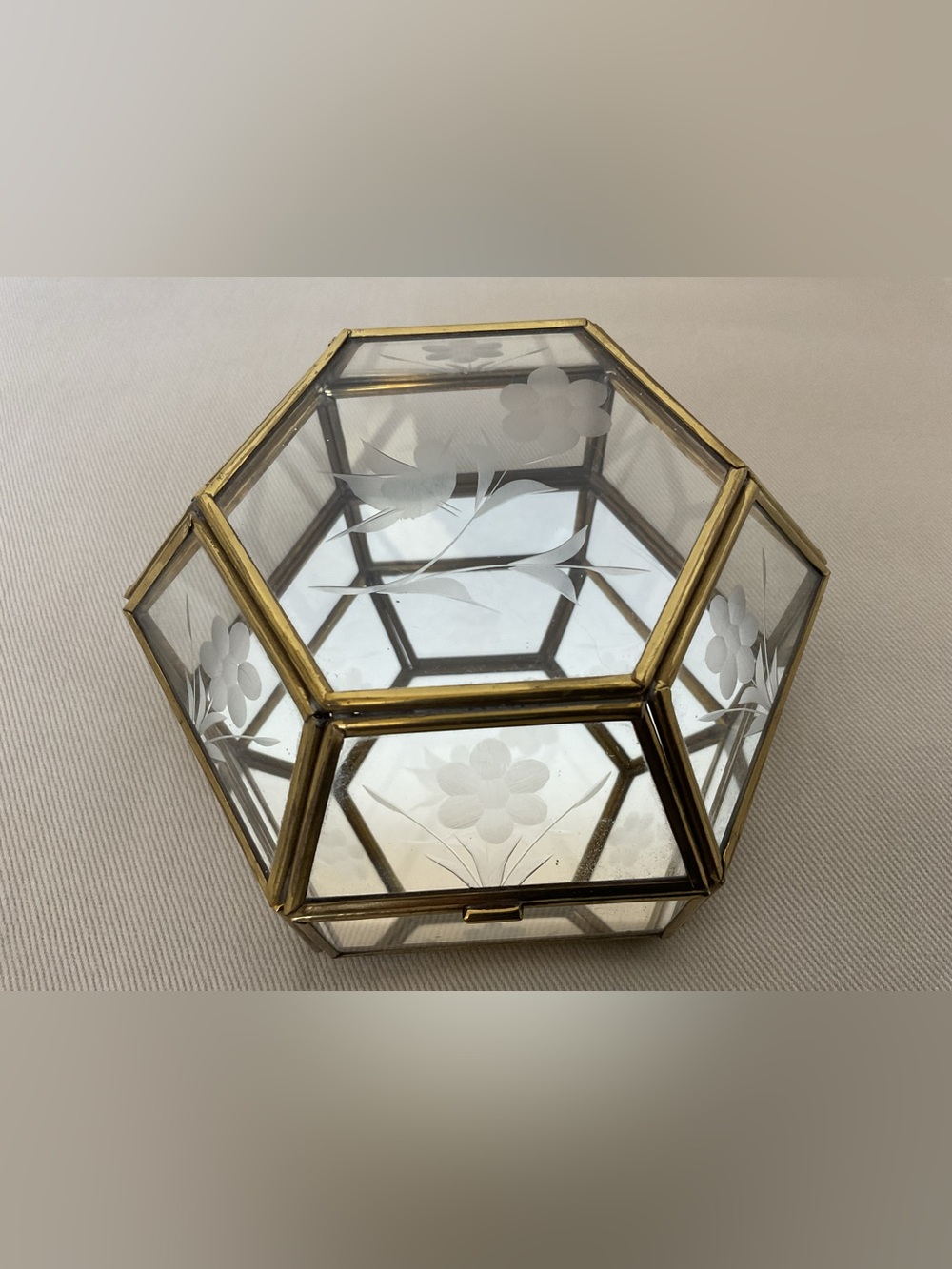 Vintage Hexagonal Glass Jewelry Box with Etched Bird and Floral Design - Picture 3 of 7